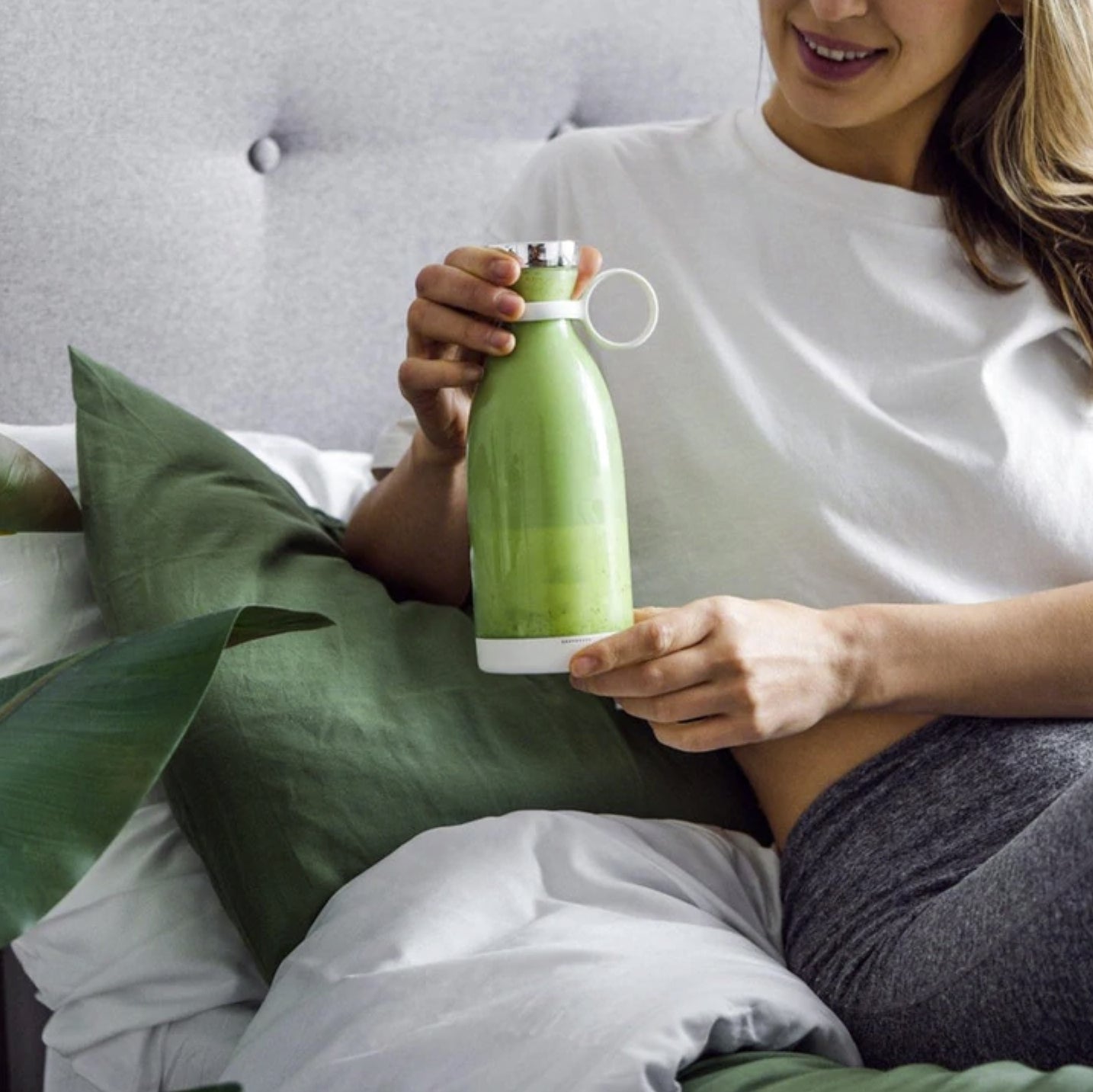 Portable Electric Wireless Mini Fruit Blender Juicer